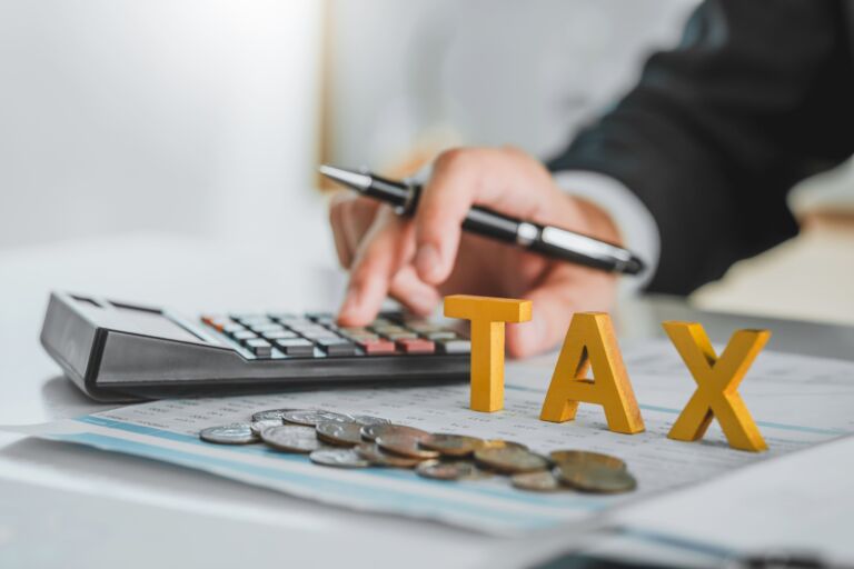 Low-Risk Tax-Efficient Strategies for Canadian Investors